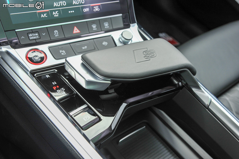 Audi SQ8 Sportback e-tron quattro 試駕|帥氣有型、科技與性能的美好融合!