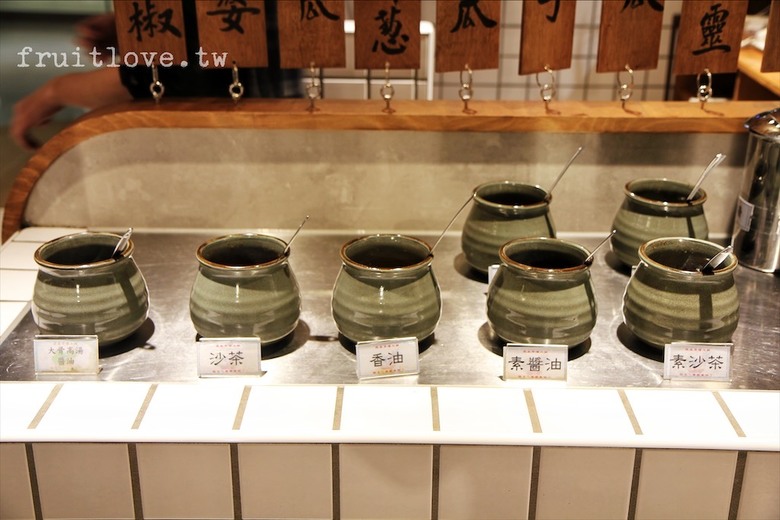 點我看大圖 40~50種新鮮蔬菜、魯肉飯、冰淇淋吃到飽