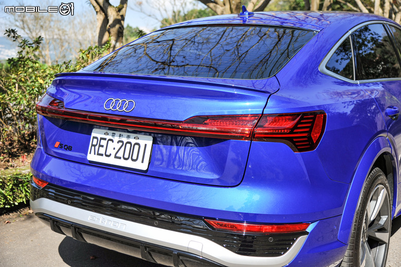 Audi SQ8 Sportback e-tron quattro 試駕|帥氣有型、科技與性能的美好融合!