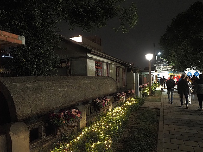 臺灣鳳梨工場、蚵仔寮漁市場、愛琴海岸海景渡假農場、橋頭糖廠、明寧靖王墓,外掛位在屏東的勝利星村V.I.P Zone — 2024年【小惡魔金龍踏春】春節假期遊程之一