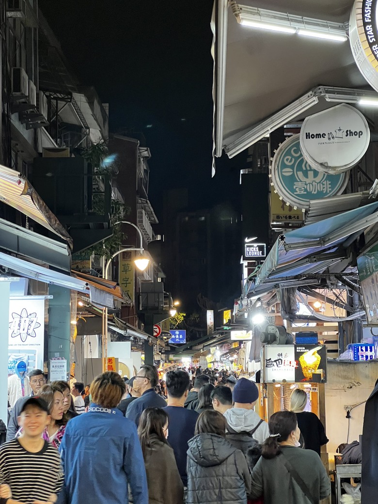 【小惡魔金龍踏春】 劍潭踏青賞圓山飯店之美，士林夜市的夜晚探險