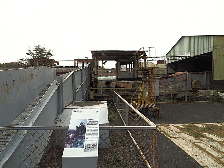 臺灣鳳梨工場、蚵仔寮漁市場、愛琴海岸海景渡假農場、橋頭糖廠、明寧靖王墓,外掛位在屏東的勝利星村V.I.P Zone — 2024年【小惡魔金龍踏春】春節假期遊程之一