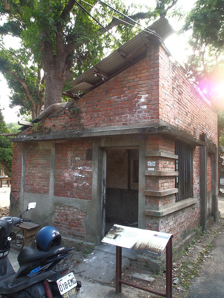 臺灣鳳梨工場、蚵仔寮漁市場、愛琴海岸海景渡假農場、橋頭糖廠、明寧靖王墓,外掛位在屏東的勝利星村V.I.P Zone — 2024年【小惡魔金龍踏春】春節假期遊程之一