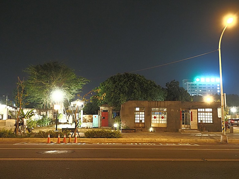 臺灣鳳梨工場、蚵仔寮漁市場、愛琴海岸海景渡假農場、橋頭糖廠、明寧靖王墓,外掛位在屏東的勝利星村V.I.P Zone — 2024年【小惡魔金龍踏春】春節假期遊程之一