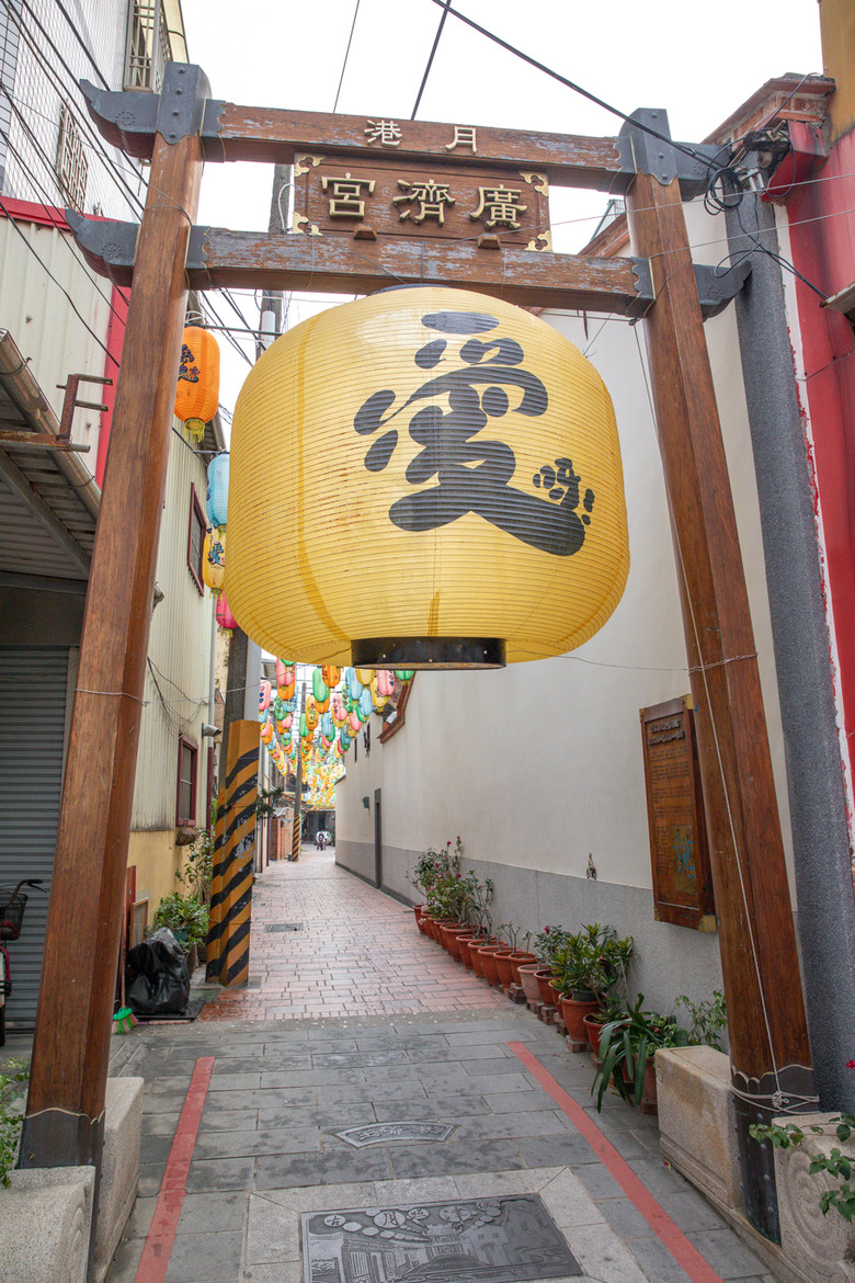 點我看大圖 【小惡魔金龍踏春】新營鐵道文化園區|鹽水永成戲院、八角樓、月津港燈節