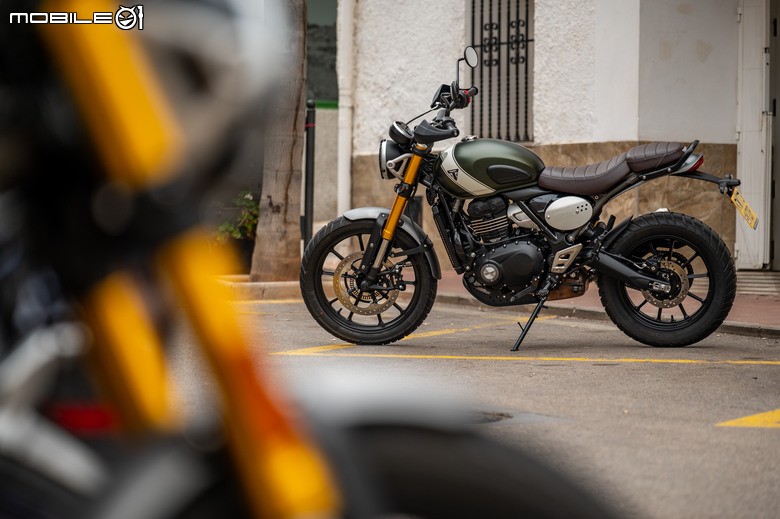 Triumph Speed 400/Scrambler 400 X西班牙試駕|雙生兄弟性格大不同!兩車究竟該怎麼選?