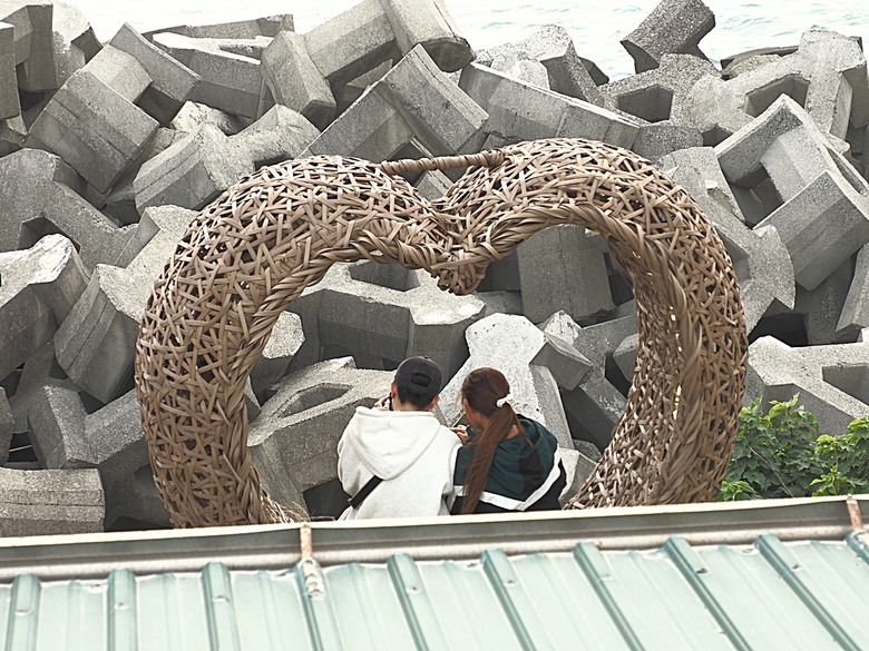 臺灣鳳梨工場、蚵仔寮漁市場、愛琴海岸海景渡假農場、橋頭糖廠、明寧靖王墓,外掛位在屏東的勝利星村V.I.P Zone — 2024年【小惡魔金龍踏春】春節假期遊程之一