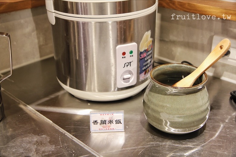 點我看大圖 40~50種新鮮蔬菜、魯肉飯、冰淇淋吃到飽