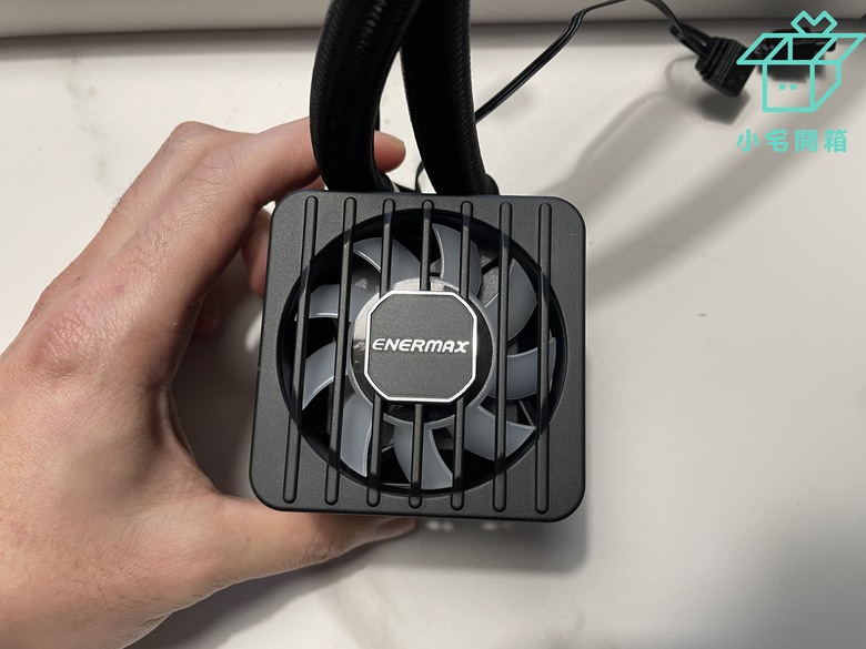【小宅開箱】4風扇的高效能水冷散熱器，安耐美 LIQMAXFLO 360 ARGB一體式水冷散熱器開箱
