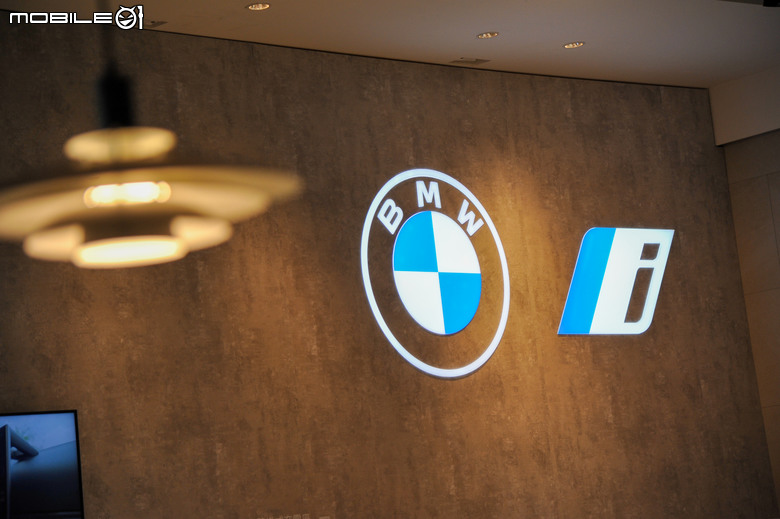 BMW i 生活概念館於忠泰樂生活快閃展演!近距離欣賞純電陣容、iX2也將隨後登場!