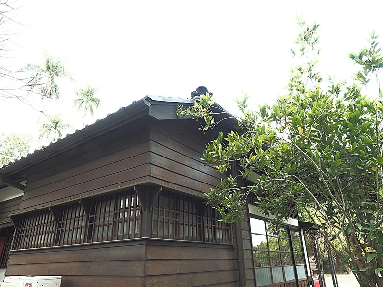 臺灣鳳梨工場、蚵仔寮漁市場、愛琴海岸海景渡假農場、橋頭糖廠、明寧靖王墓,外掛位在屏東的勝利星村V.I.P Zone — 2024年【小惡魔金龍踏春】春節假期遊程之一