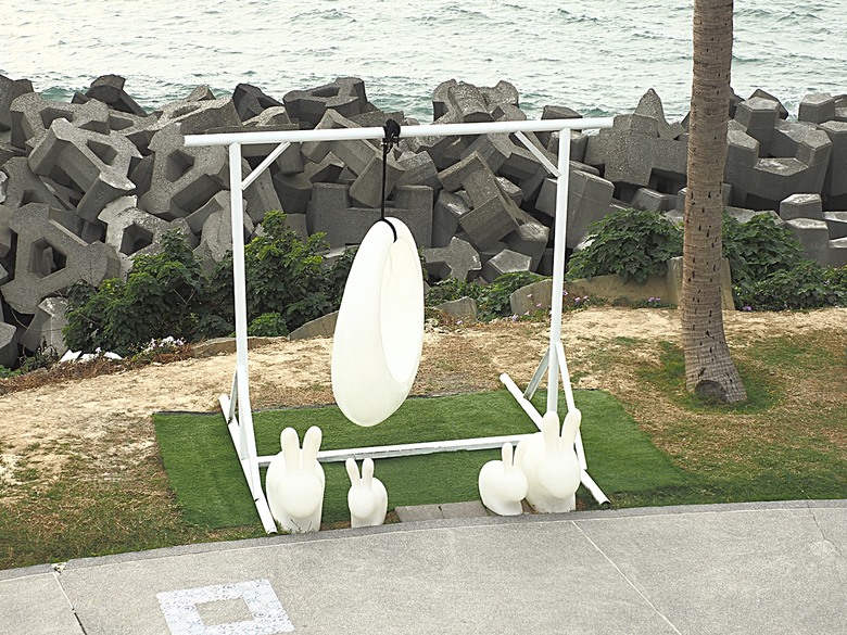 臺灣鳳梨工場、蚵仔寮漁市場、愛琴海岸海景渡假農場、橋頭糖廠、明寧靖王墓,外掛位在屏東的勝利星村V.I.P Zone — 2024年【小惡魔金龍踏春】春節假期遊程之一