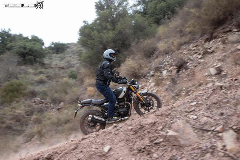 Triumph Speed 400/Scrambler 400 X西班牙試駕|雙生兄弟性格大不同!兩車究竟該怎麼選?