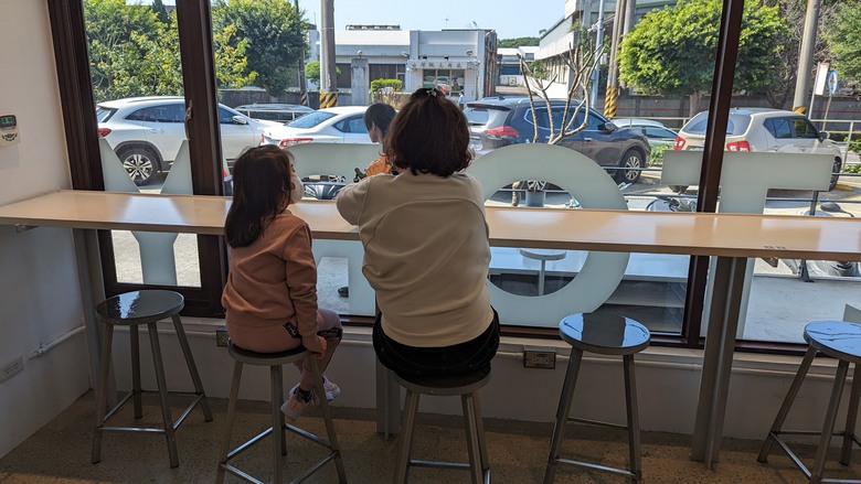 【小惡魔金龍踏春】CAFEIN硬咖啡桃園總廠(DICKIES聯名咖啡觀光工廠)店一遊~