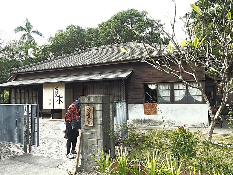 臺灣鳳梨工場、蚵仔寮漁市場、愛琴海岸海景渡假農場、橋頭糖廠、明寧靖王墓,外掛位在屏東的勝利星村V.I.P Zone — 2024年【小惡魔金龍踏春】春節假期遊程之一