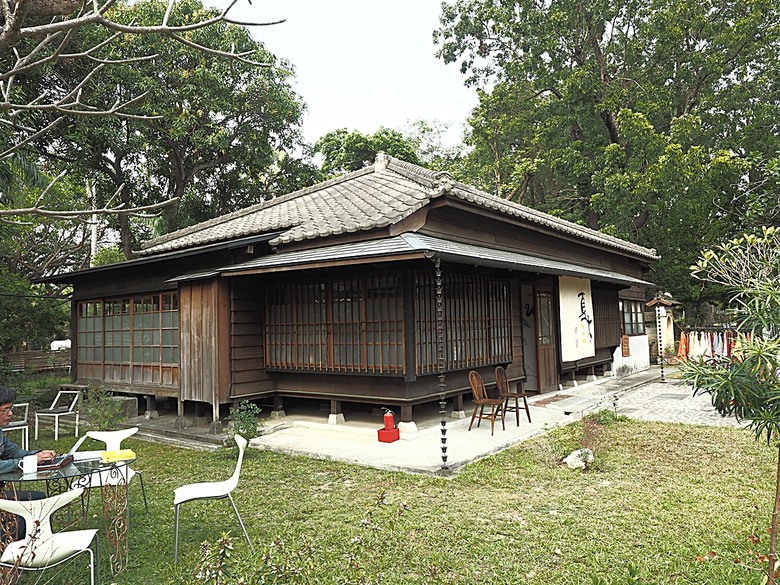 臺灣鳳梨工場、蚵仔寮漁市場、愛琴海岸海景渡假農場、橋頭糖廠、明寧靖王墓,外掛位在屏東的勝利星村V.I.P Zone — 2024年【小惡魔金龍踏春】春節假期遊程之一