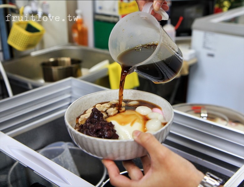 古早味的杏仁茶，還有杏仁豆花和烏梅汁