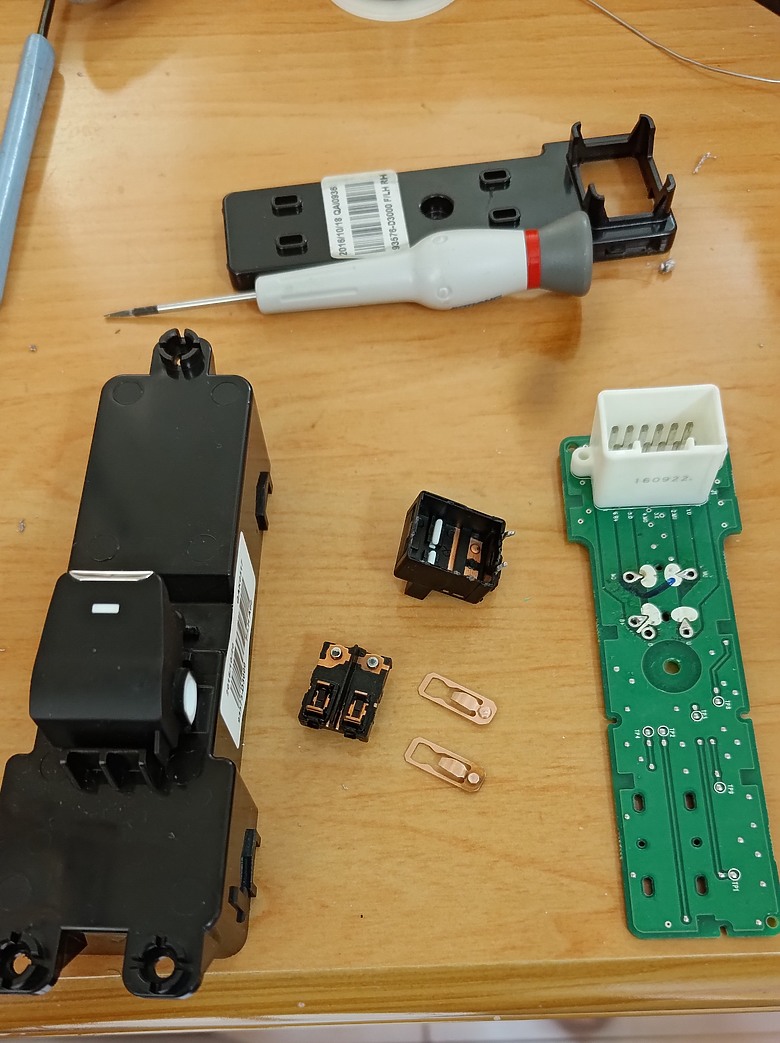 （自修）右前電動窗開關能降不能升問題