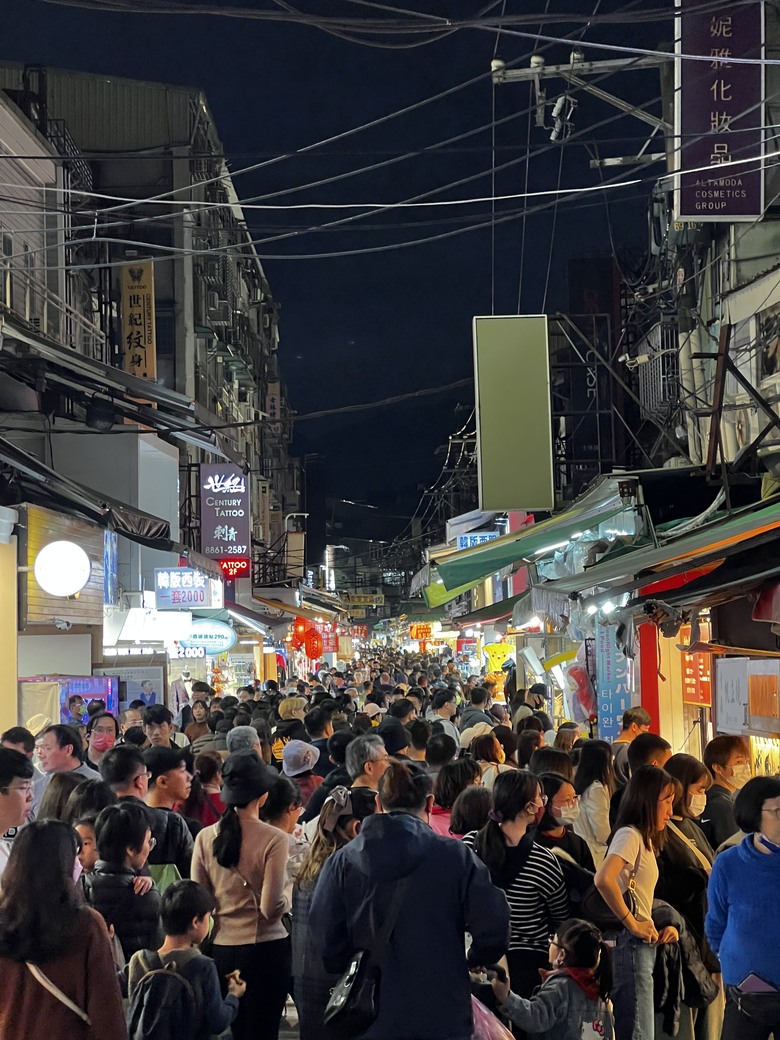 【小惡魔金龍踏春】 劍潭踏青賞圓山飯店之美，士林夜市的夜晚探險