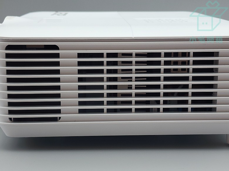 【小宅開箱】居家辦公都適用 極簡風投影機 Acer X1528Ki