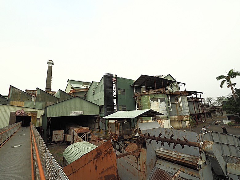 臺灣鳳梨工場、蚵仔寮漁市場、愛琴海岸海景渡假農場、橋頭糖廠、明寧靖王墓,外掛位在屏東的勝利星村V.I.P Zone — 2024年【小惡魔金龍踏春】春節假期遊程之一