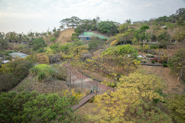 點我看大圖 【小惡魔金龍踏春】高雄小崗山健行步道、崗山之眼天空廊道