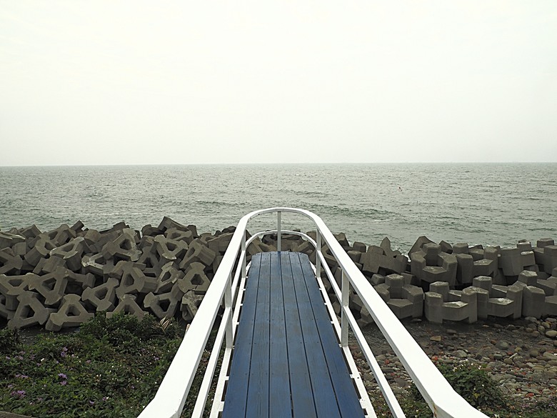 臺灣鳳梨工場、蚵仔寮漁市場、愛琴海岸海景渡假農場、橋頭糖廠、明寧靖王墓,外掛位在屏東的勝利星村V.I.P Zone — 2024年【小惡魔金龍踏春】春節假期遊程之一