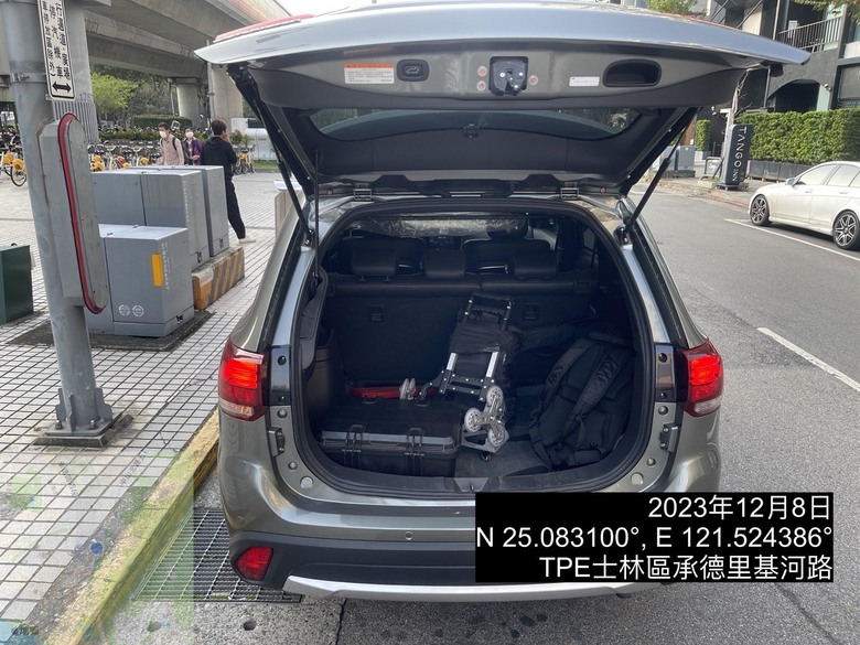 開箱|APGO G9 測速器 - 隨插即用,內建 GPS 可提醒測速照相、科技執法、區間測速
