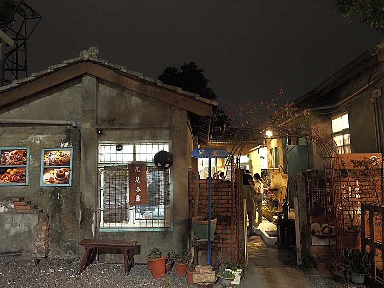 臺灣鳳梨工場、蚵仔寮漁市場、愛琴海岸海景渡假農場、橋頭糖廠、明寧靖王墓,外掛位在屏東的勝利星村V.I.P Zone — 2024年【小惡魔金龍踏春】春節假期遊程之一
