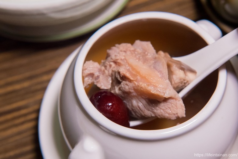 【臺南美食】開了35年台南人記憶中的日本料理，三種價位定食選擇，生魚片超厚，土瓶蒸好日料味道，不定期菜色更換~桃山日本料理 - 南人幫