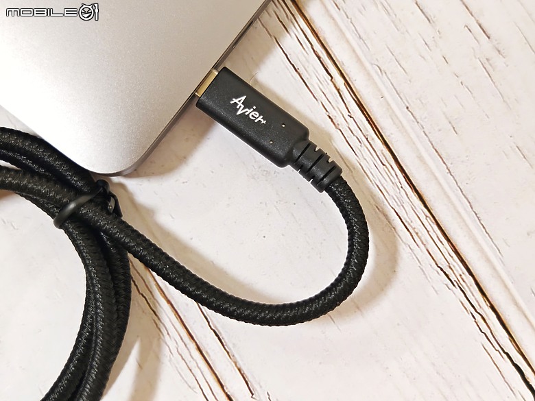 點我看大圖 iPhone 15 充電線該怎麼選?Avier iPhone 15 專屬 Type C線,完美支援充電與傳輸