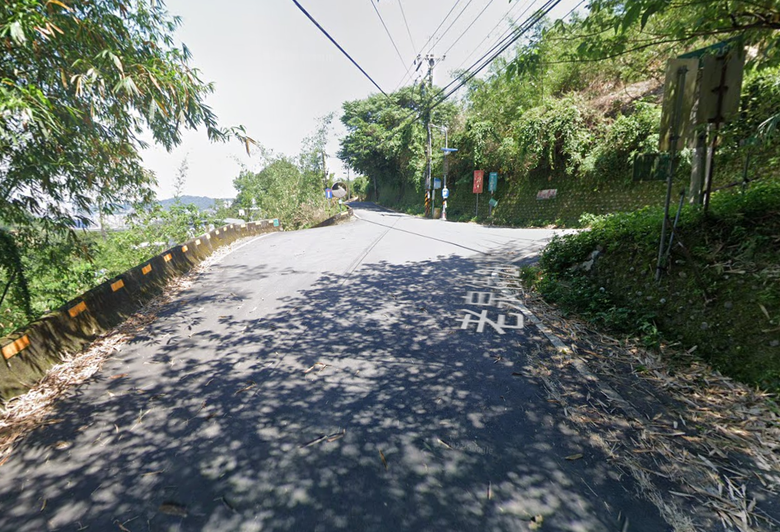 【小惡魔金龍踏春】上山看應景龍騰櫻花，下山靠人擠人喜啃肋排