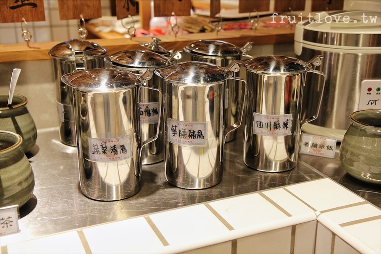 點我看大圖 40~50種新鮮蔬菜、魯肉飯、冰淇淋吃到飽
