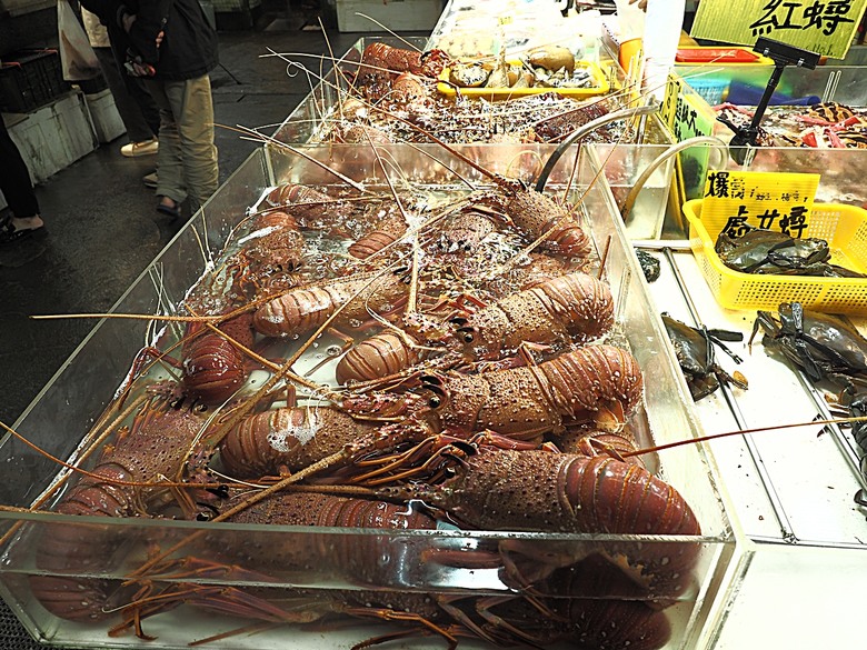 臺灣鳳梨工場、蚵仔寮漁市場、愛琴海岸海景渡假農場、橋頭糖廠、明寧靖王墓,外掛位在屏東的勝利星村V.I.P Zone — 2024年【小惡魔金龍踏春】春節假期遊程之一