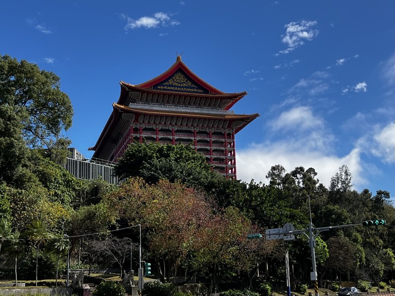 【小惡魔金龍踏春】 劍潭踏青賞圓山飯店之美，士林夜市的夜晚探險