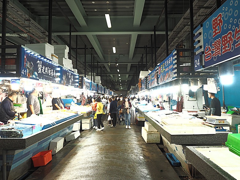 臺灣鳳梨工場、蚵仔寮漁市場、愛琴海岸海景渡假農場、橋頭糖廠、明寧靖王墓,外掛位在屏東的勝利星村V.I.P Zone — 2024年【小惡魔金龍踏春】春節假期遊程之一