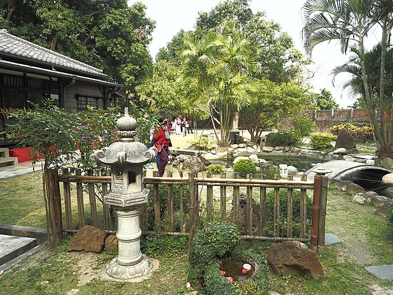 臺灣鳳梨工場、蚵仔寮漁市場、愛琴海岸海景渡假農場、橋頭糖廠、明寧靖王墓,外掛位在屏東的勝利星村V.I.P Zone — 2024年【小惡魔金龍踏春】春節假期遊程之一