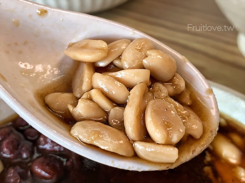 古早味的杏仁茶，還有杏仁豆花和烏梅汁