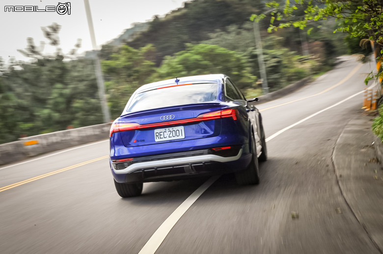 Audi SQ8 Sportback e-tron quattro 試駕|帥氣有型、科技與性能的美好融合!