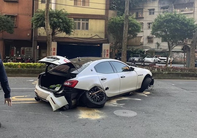 海神酒駕，撞毀26部機車