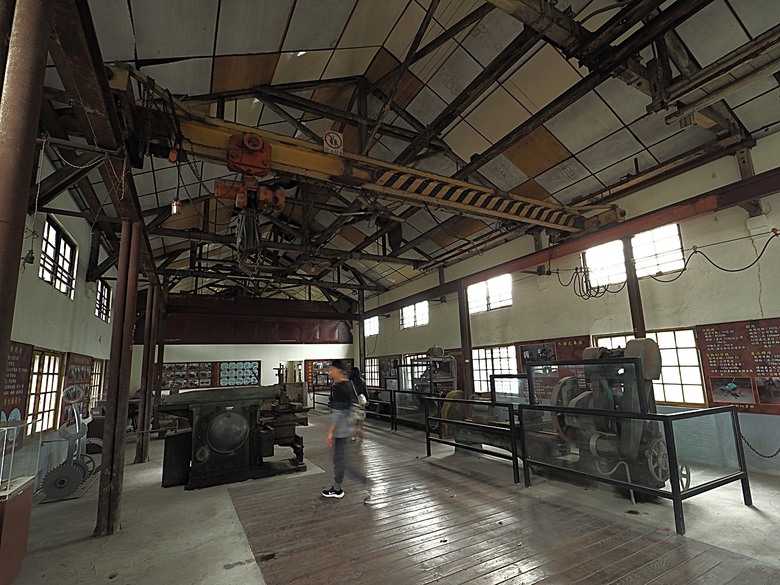 臺灣鳳梨工場、蚵仔寮漁市場、愛琴海岸海景渡假農場、橋頭糖廠、明寧靖王墓,外掛位在屏東的勝利星村V.I.P Zone — 2024年【小惡魔金龍踏春】春節假期遊程之一