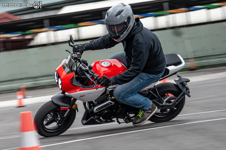 CFMOTO Papio XO-1搶先試駕|無害外型暗藏熱血本質!雖不完美但瑕不掩瑜!