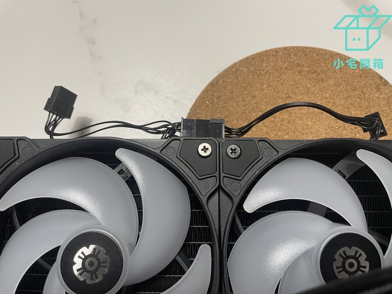 【小宅開箱】4風扇的高效能水冷散熱器，安耐美 LIQMAXFLO 360 ARGB一體式水冷散熱器開箱
