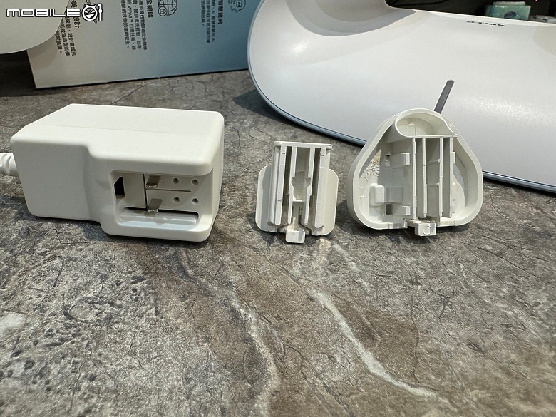 點我看大圖 展翅的鵬鳥! D-Link天鷹座AX6000路由器M60開箱,吸睛外觀兼顧優異性能與環保節能設計