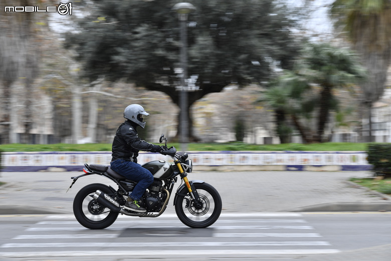 Triumph Speed 400/Scrambler 400 X西班牙試駕|雙生兄弟性格大不同!兩車究竟該怎麼選?