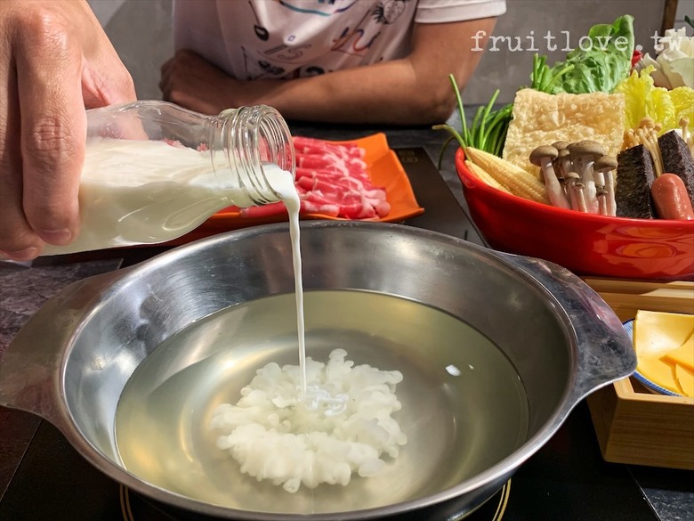 點我看大圖 40~50種新鮮蔬菜、魯肉飯、冰淇淋吃到飽