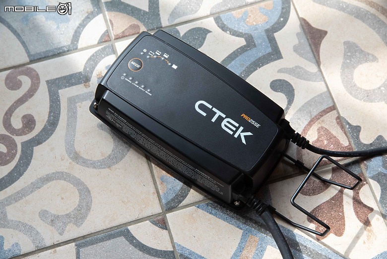CTEK PRO25SE 智慧車用電瓶充電器開箱測試|充電效率有感提升,定期使用方能發揮最大價值!