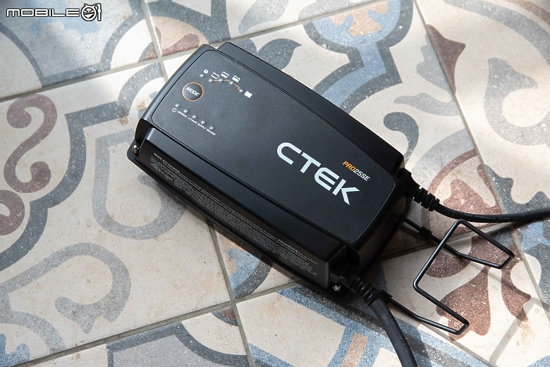 CTEK PRO25SE 智慧車用電瓶充電器開箱測試｜充電效率有感提升，定期使用方能發揮最大價值！