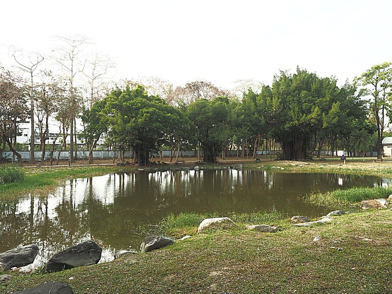 臺灣鳳梨工場、蚵仔寮漁市場、愛琴海岸海景渡假農場、橋頭糖廠、明寧靖王墓,外掛位在屏東的勝利星村V.I.P Zone — 2024年【小惡魔金龍踏春】春節假期遊程之一