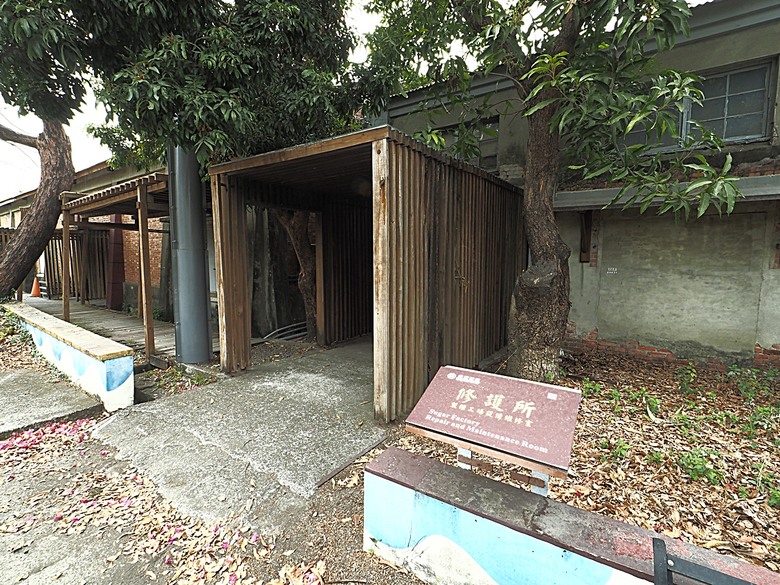 臺灣鳳梨工場、蚵仔寮漁市場、愛琴海岸海景渡假農場、橋頭糖廠、明寧靖王墓,外掛位在屏東的勝利星村V.I.P Zone — 2024年【小惡魔金龍踏春】春節假期遊程之一